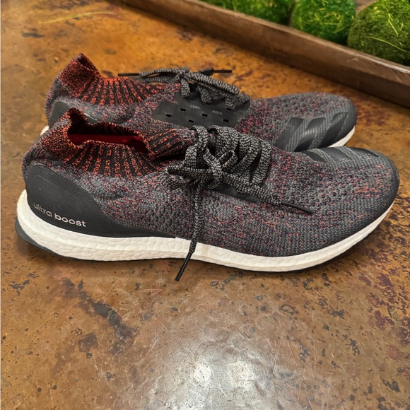 Adidas UltraBoost Men's Black/Red Running Shoes Mens size 12 mint condition - Picture 6 of 8